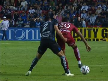 VIDEO: Omar Mendoza fue expulsado por tocarle el trasero a un rival del Atlas en pleno partido