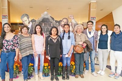 Conviven con El fantasma en el espejo 