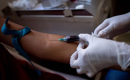 Italia operará a niño de 2 años, pese a negativa de padres antivacunas