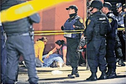 Joven pide ayuda contra agresores y matan a 4 