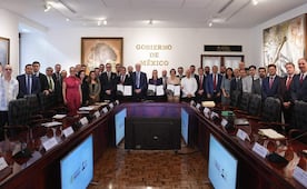 Sheinbaum renueva acuerdo voluntario con gasolineros; destaca combate a inflación y carestía
