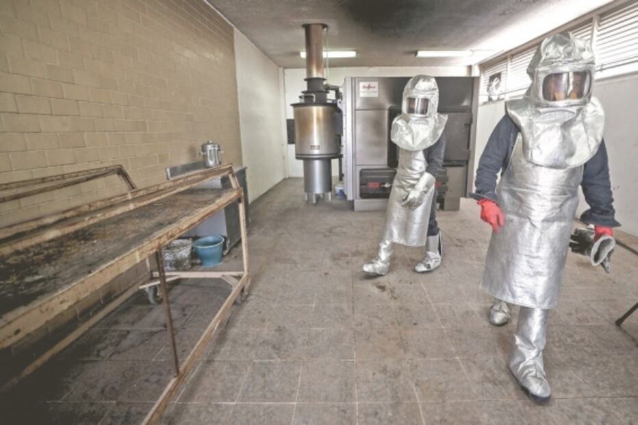 Así da el adiós a muertos de Covid trabajador en panteón