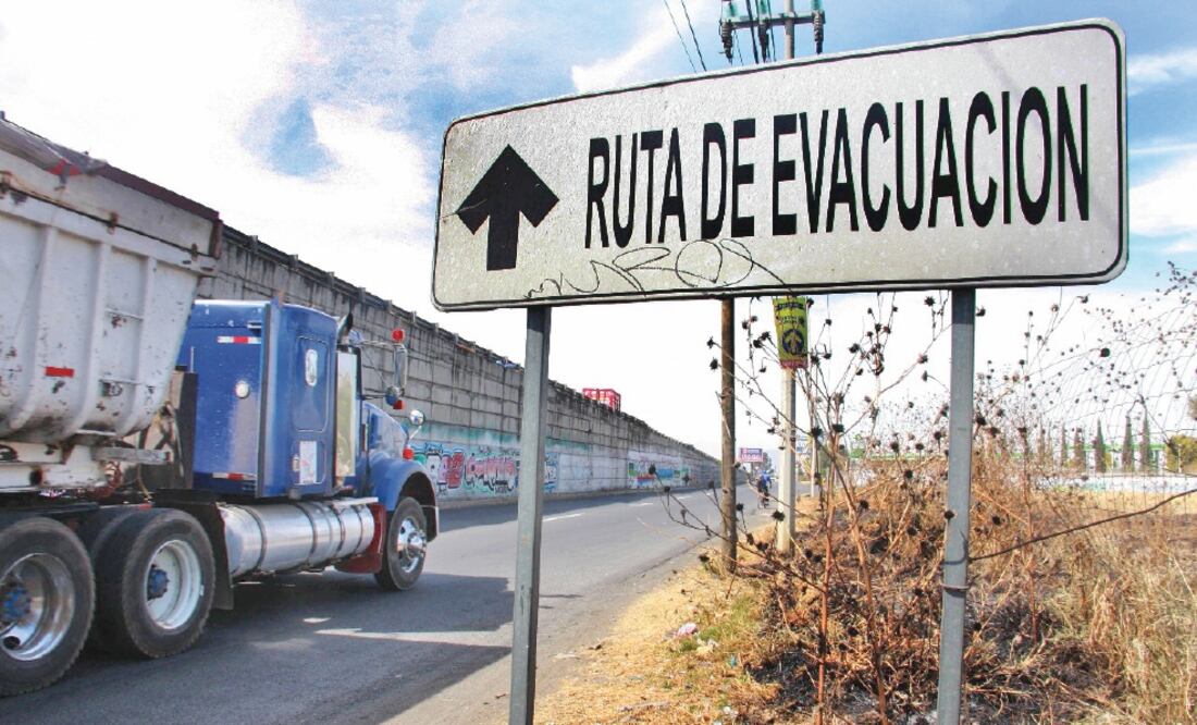 No obstante que por el momento no hay riesgo de alguna erupción, Protección Civil recomienda a la población estar al pendiente de los medios de comunicación donde las autoridades emitirán mensajes al respecto (EMILIO FERNÁNDEZ. EL UNIVERSAL)