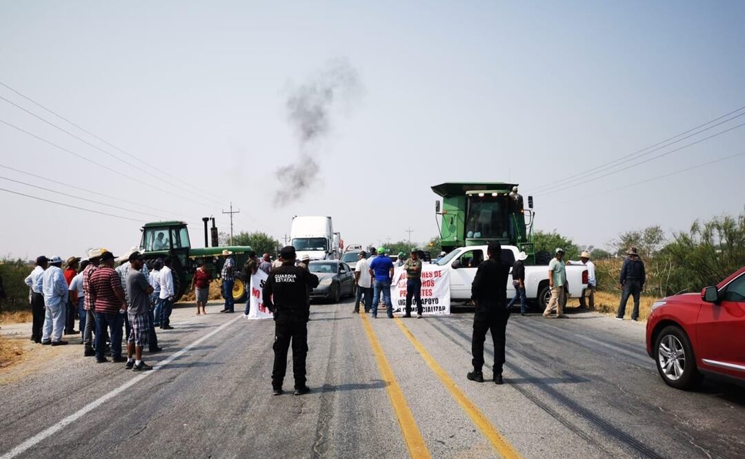 Productores de sorgo bloquean carretera Ciudad Victoria-Matamoros. Foto: Especial