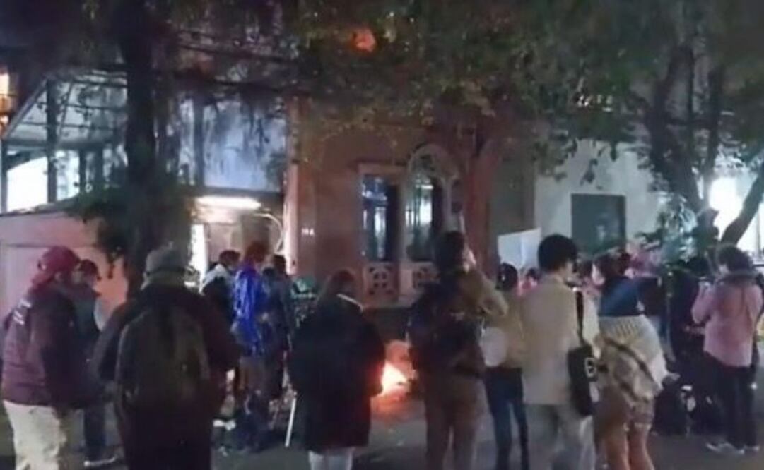 Protesta de activistas propalestinos termina en actos de vandalismo.
Foto: Especial.