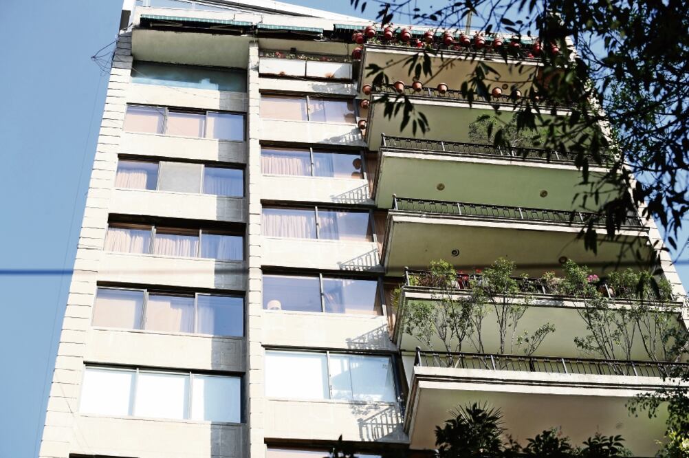 Las visitas al departamento de la calle Galileo número 7, en la colonia Polanc o, no fueron bien vistas por la PGR, que pidió restringir el acceso. 