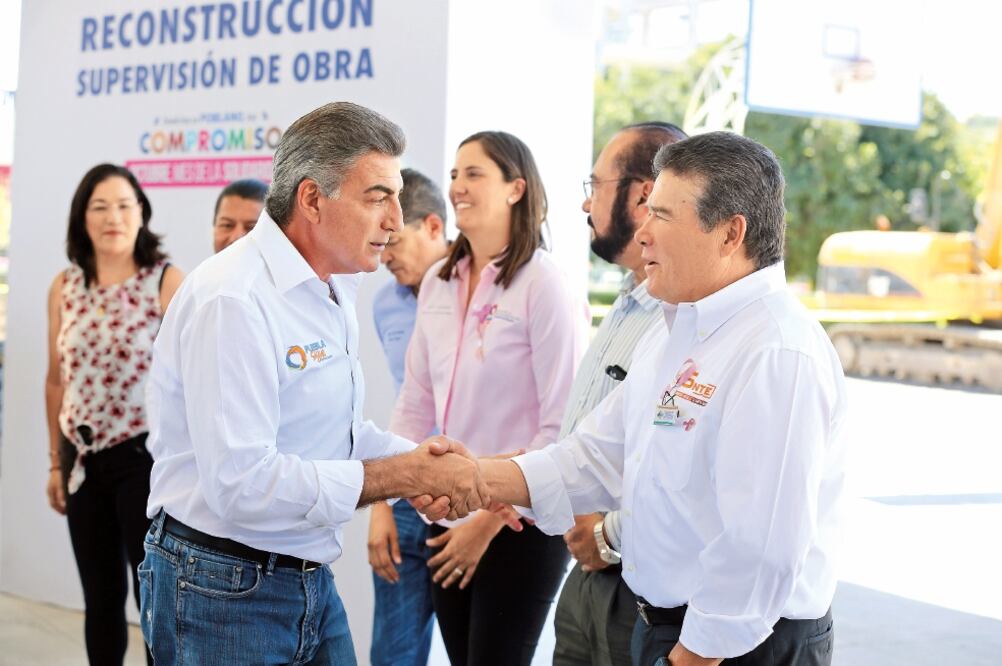 El gobernador de Puebla, José Antonio Gali, y el líder del SNTE, Juan Díaz de la Torre, afirmaron que la capacitación docente generará niños más preparados. 