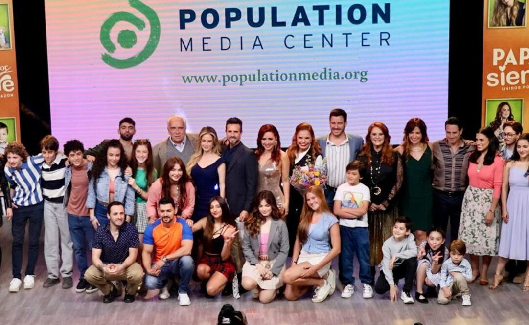 Elenco de la telenovela "Papás por siempre". Foto: TELEVISAUNIVISION