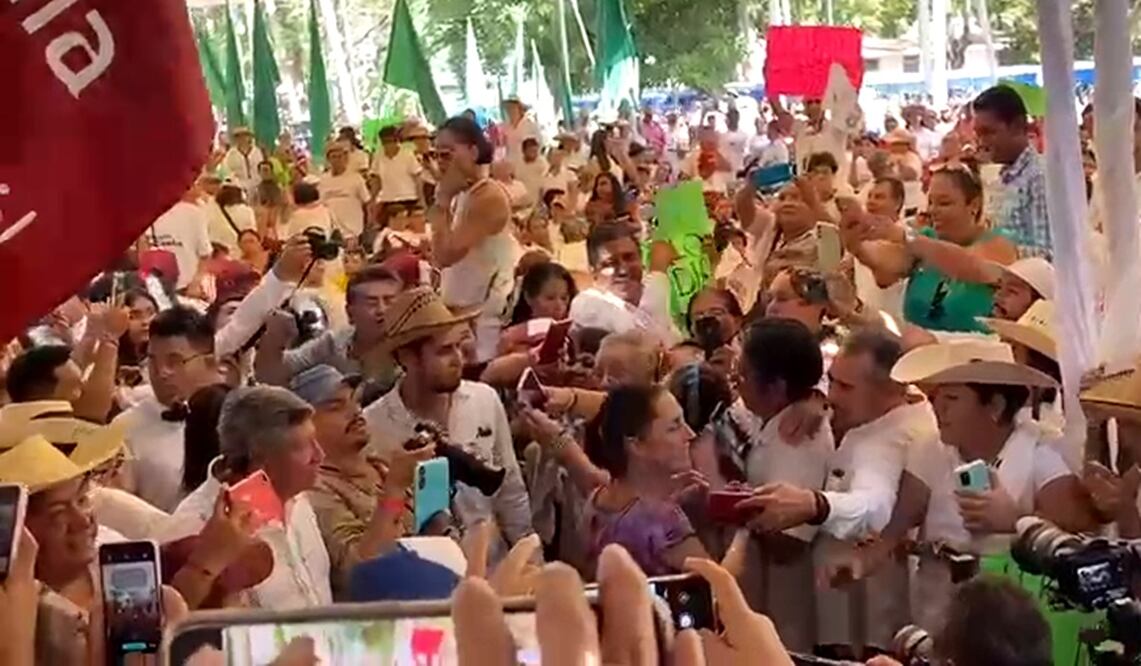 Félix Salgado Macedonio acompañó a la aspirante presidencial Claudia Sheinbaum Pardo en una asamblea informativa