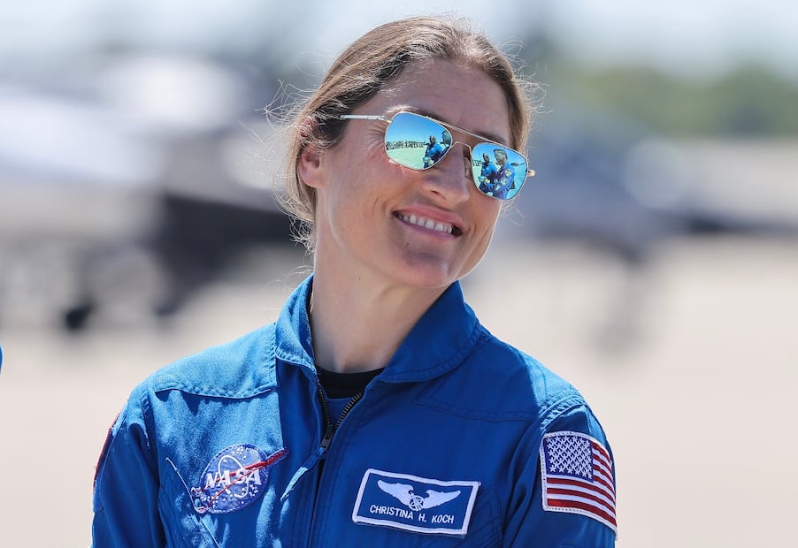 La astronauta Christina Koch, de la misión Artemis II, en el Centro Espacial Kennedy en Titusville, Florida. FOTO: EFE
