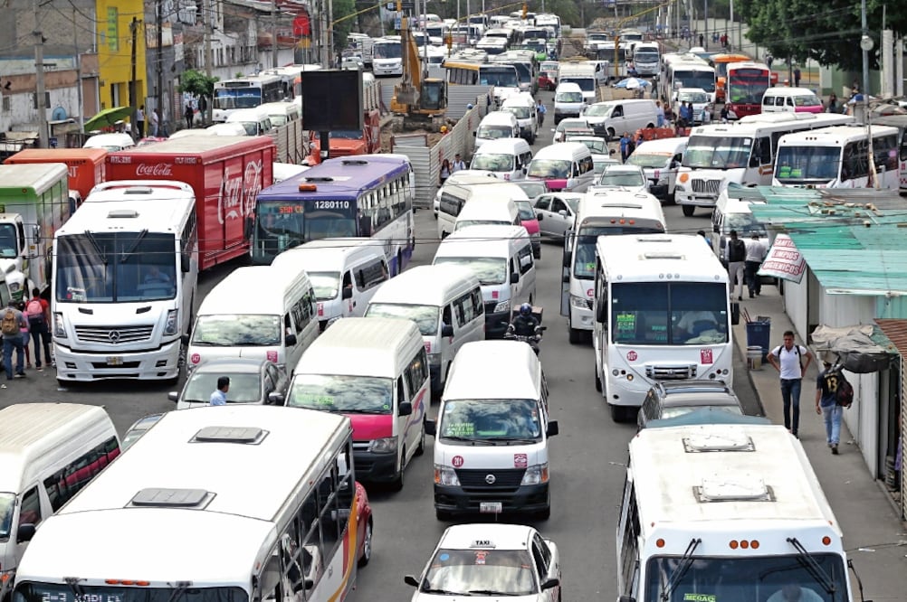El proyecto del “Mexipuerto Cuatro Caminos” meterá al orden a 9 mil unidades de transporte público de 64 empresas que operan los servicios de combis, taxis y autobuses para conectarlos con el STCM (LUIS CORTES. EL UNIVERSAL)