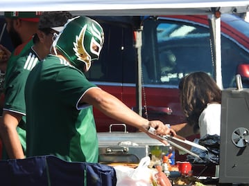 Aficionados del Tri ya están en el SDCCU Stadium