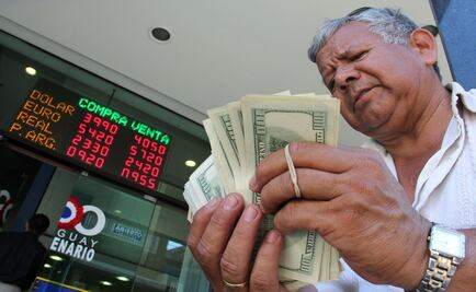 Cierra dólar en $17.40 en bancos del DF