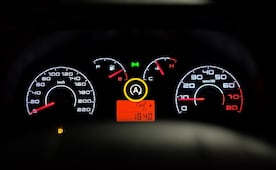 Qué significa el testigo de una A en el tablero de mi auto