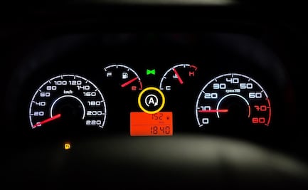 Qué significa el testigo de una A en el tablero de mi auto