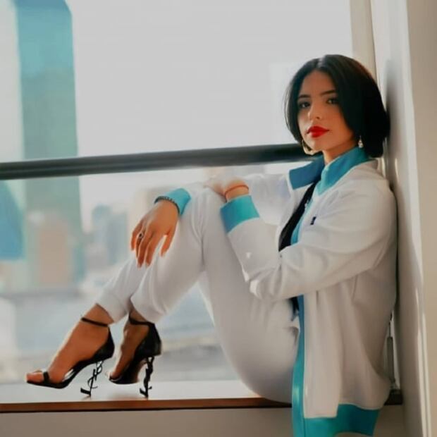 Los tacones de lujo de Ángela Aguilar