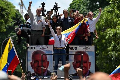 "Nunca el régimen ha estado tan débil", dice María Corina Machado a sus seguidores durante manifestación en Caracas