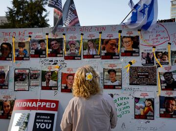 Hamas libera a 24 rehenes; Israel excarcela a 39 presos palestinos