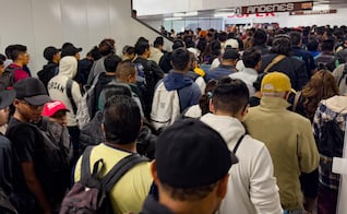Retrasos en el Metro de la CDMX generan desesperación entre usuarios; trenes tardan hasta 9 minutos en pasar