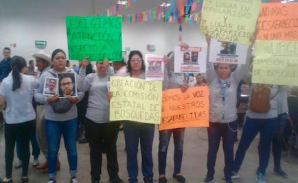 Familiares de desaparecidos irrumpen festejos del "Día del Abuelo" en Sinaloa