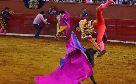 Video. Dan aparatosa cornada a torero en SLP