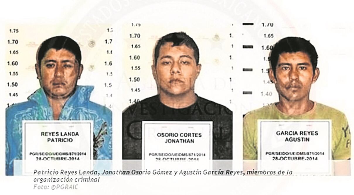 Jonathan Osorio Cortés, alias El Jona (centro), identificó a varios presuntos integrantes del grupo criminal a través de las imágenes de Face que la PGR le mostró (ESPECIAL)