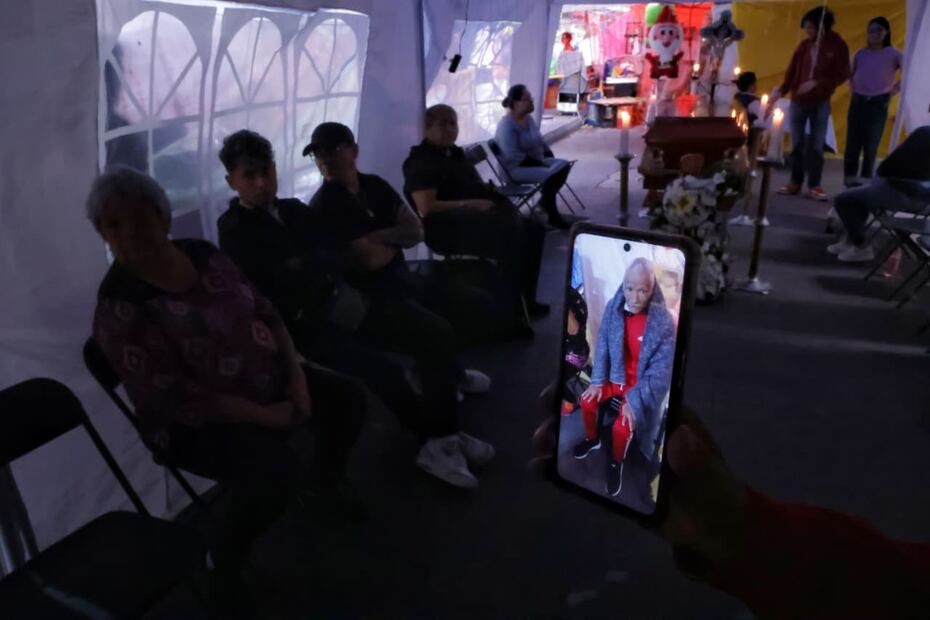 “Él no merecía morir así, en la calle, después de haber trabajado toda su vida”, lamentó entre lágrimas Blanca Tello, vecina y amiga cercana. (Foto: Fernanda Rojas/ EL UNIVERSAL)