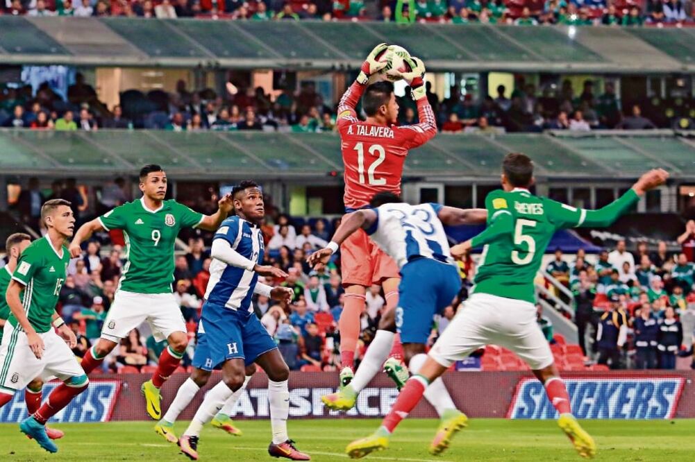 Alfredo Talavera fue en esta ocasión el portero titular del Tricolor y cumplió con destacadas intervenciones que Honduras propició en el inicio del partido (ERNESTO PÉREZ. IMAGO7)