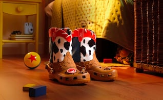 Lanzan dos diseños de Crocs de Toy Story