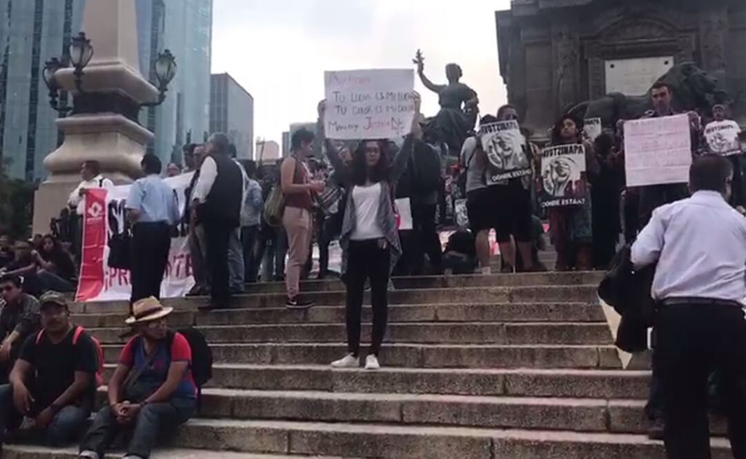 Marchan por los 43 normalistas de Ayotzinapa, a tres años del caso Iguala