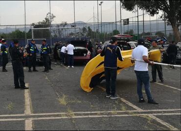 Afición de los Pumas burla la seguridad en el Azteca