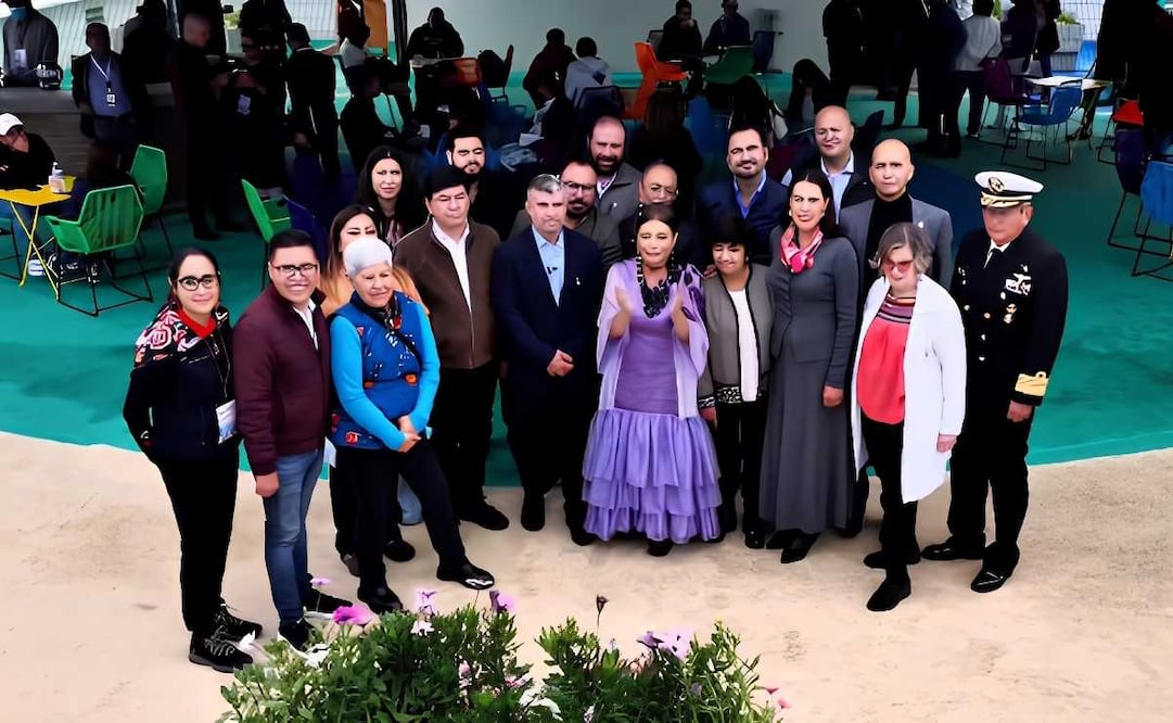 La jefa de Gobierno, Clara Brugada, invitó a las juventudes capitalinas a dejar momentáneamente las pantallas y acudir a los espacios públicos de la Ciudad de México para “farmear aura”.| Foto: Especial.