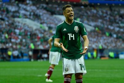 "Chicharito" Hernández pide detener grito de 'Eeeh put..."
