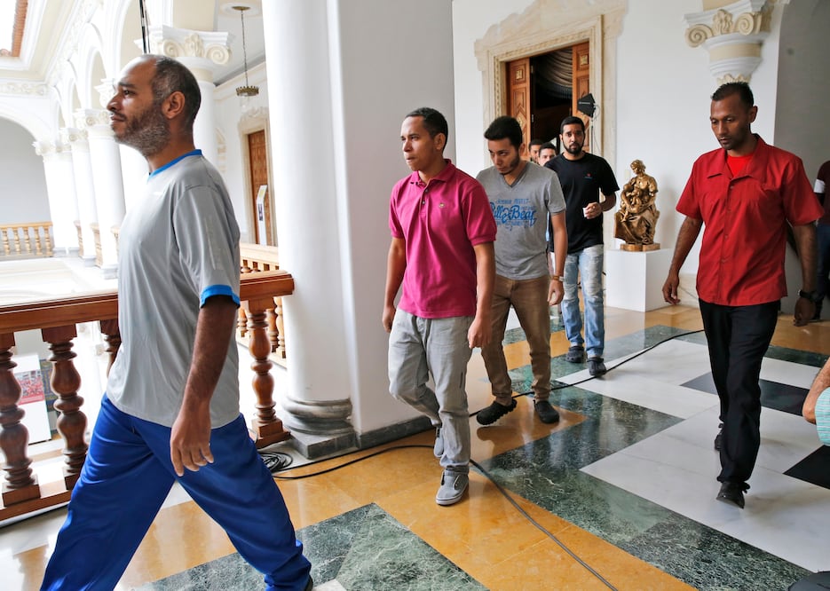 Algunos de los 39 opositores excarcelados hoy por el gobierno venezolano (Foto: AP)