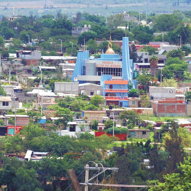 En Hermosa Provincia de Zaachila, un municipio con alta marginación, se erige uno de los templos del culto liderado por Nassón Joaquín; son colonias “modelo” donde se fomenta el desarrollo de las personas, asegura su vocero. EDWIN HERNÁNDEZ. EL UNIVERSAL