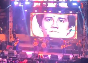 Lo vuelven a hacer; proyectan imágenes de "El Mecho" durante concierto en Michoacán