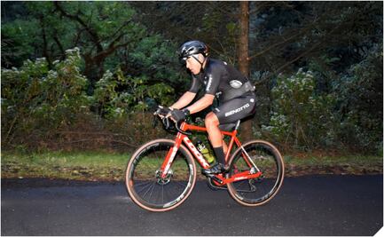 Ciclista mexicano busca romper récord mundial en la prueba extrema “Everesting” en el bosque de Los Dinamos