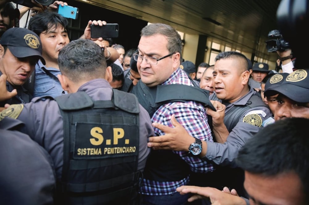 Javier Duarte, ex gobernador de Veracruz (2010-2016), fue señalado por el actual gobierno veracruzano, al mando del panista Miguel Ángel Yunes Linares. La PGR detuvo al priísta el 15 de abril. (FOTOS: ARCHIVO EL UNIVERSAL)