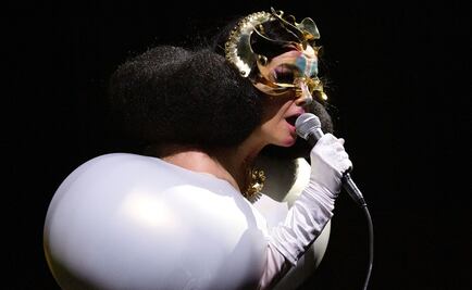 Björk defiende pureza musical