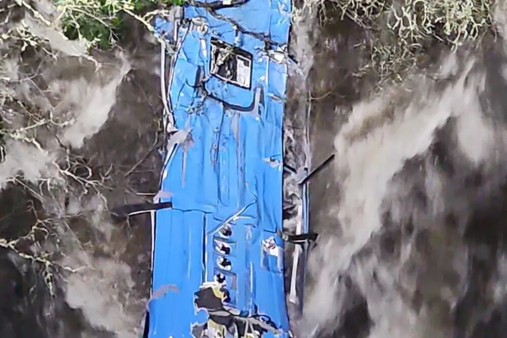 Un autobús cayó en un río de Galicia, España. Foto: Twitter