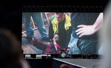 Músico de Foo Fighters se fractura pero continúa concierto