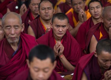 Cónclave budista cierra filas en torno al dalái lama; acuerda estrategia frente a China para defender el plan de sucesión