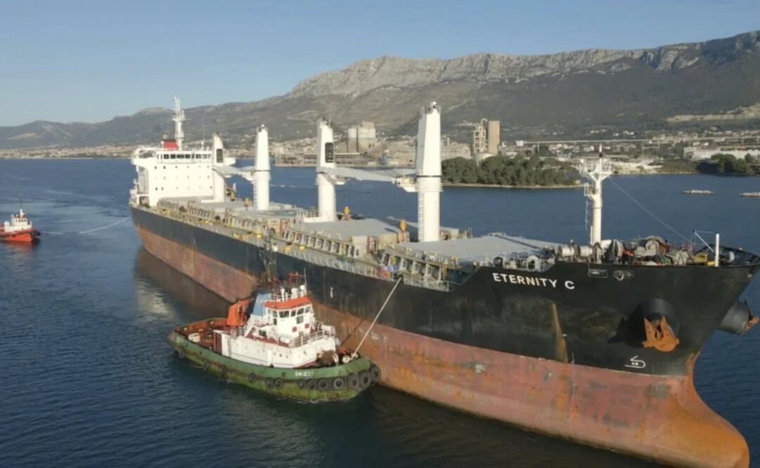 El carguero con bandera de Liberia Eternity C se ve en Split, Croacia, el 30 de enero de 2023. Foto: AP