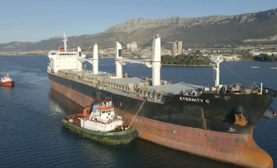 El carguero con bandera de Liberia Eternity C se ve en Split, Croacia, el 30 de enero de 2023. Foto: AP