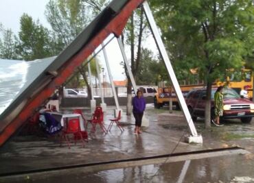 Granizada tira techo sobre asistentes a festival de Día de las Madres en NL