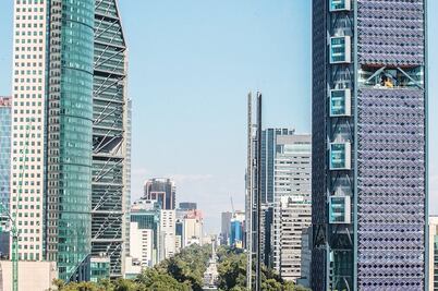 Estela de Luz en Reforma, obra devorada por la urbe