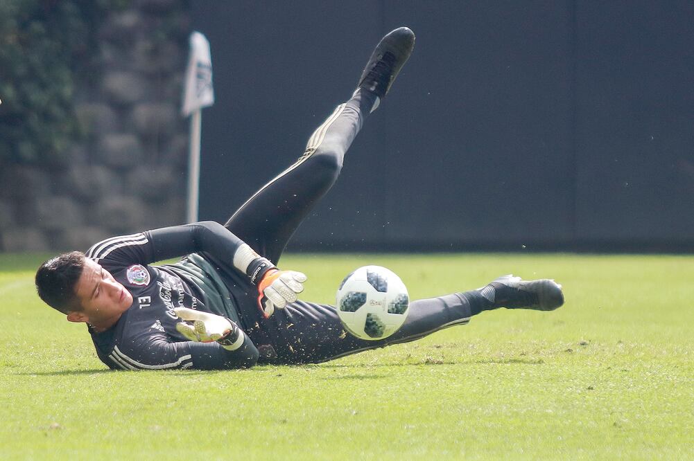 Raúl se mostró satisfecho durante su debut en el segundo tiempo contra los ticos. (IMAG07)