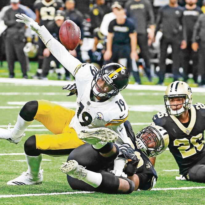 A Juju Smith-Schuster se le fue el balón en el peor momento. BUTCH DILL. AP