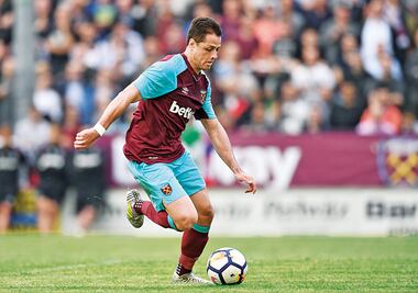 Chicharito y West Ham luchan por no descender