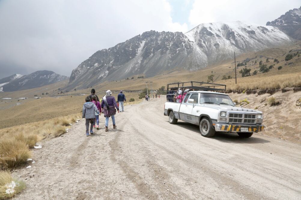 El acceso al Nevado de Toluca o Xinantécatl, sólo es abierto al público los fines de semana, por lo que se pide tener precauciones (JORGE ALVARADO. EL UNIVERSAL)